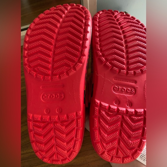 New Crocs X Disney Pixar Cars Lightning McQueen Classic Clogs Size 9M 11W - Picture 8 of 10